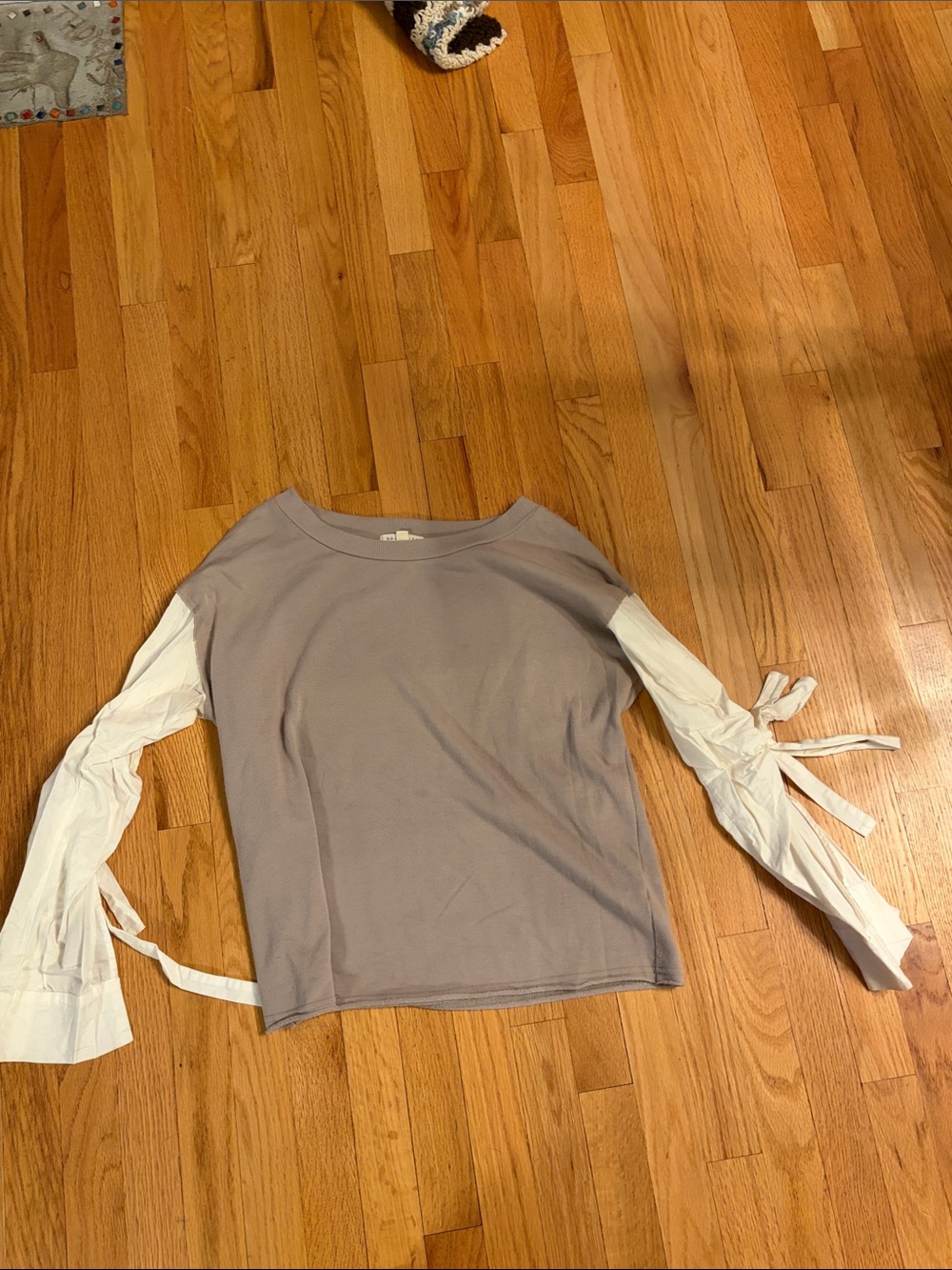Socialite Two-Tone Tie Sleeve Long Sleeve Top - Gray & White